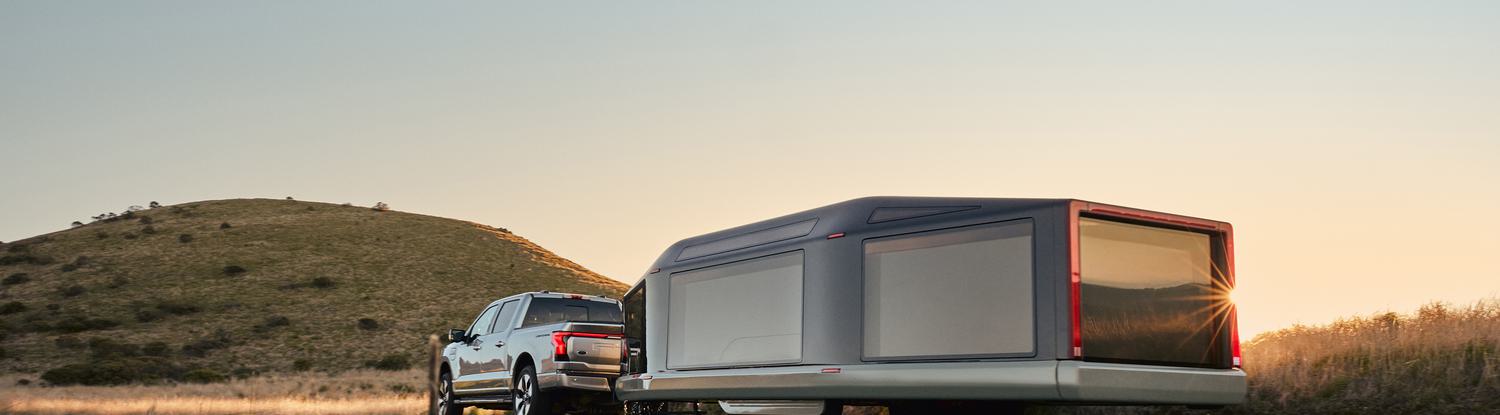 Lightship trailer attached to an electric vehical